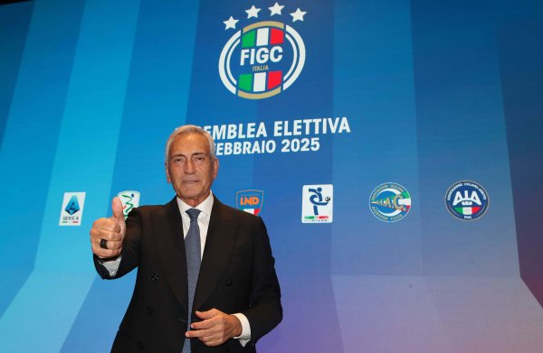 公富网配资 意足协主席：米兰点球未吹是明显的误判，但我们必须向前看